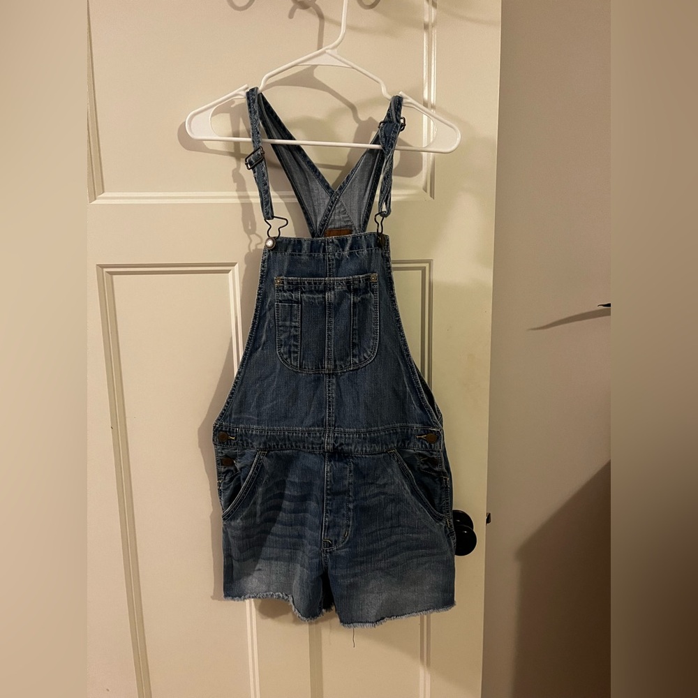 American Eagle Overall shorts